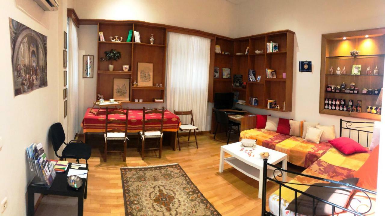 Chung cư 80 m² 3 phòng ngủ, 1 phòng tắm riêng ở Exarchia Athens Ngoại thất bức ảnh