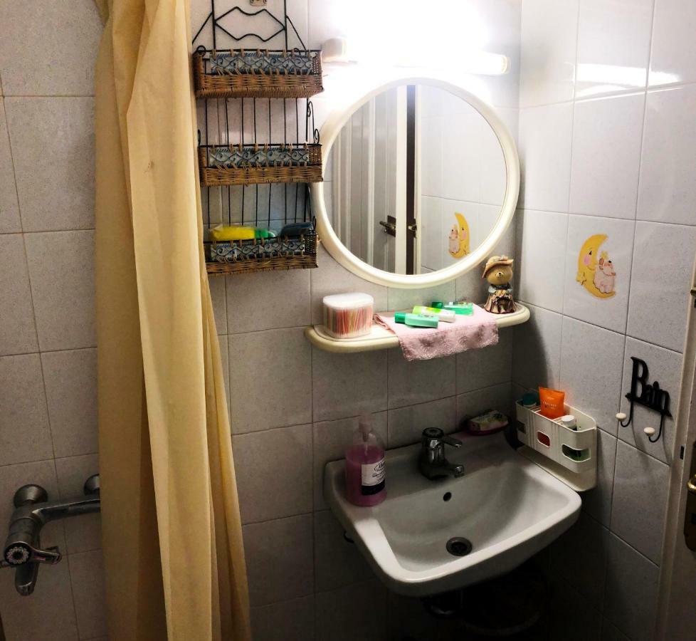 Chung cư 80 m² 3 phòng ngủ, 1 phòng tắm riêng ở Exarchia Athens Ngoại thất bức ảnh